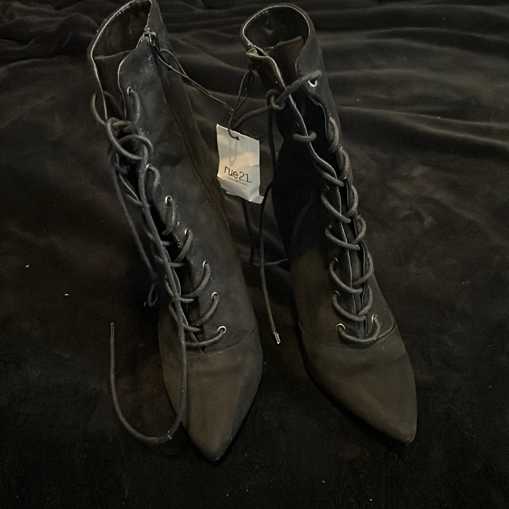 New with tags black heeled boots